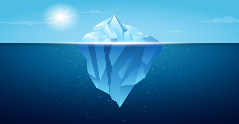 Een illustratie van een ijsberg met een klein gedeelte zichtbaar boven water en een veel groter deel verborgen onder water, symboliseert het concept dat een Verklaring Omtrent het Gedrag (VOG) schijnveiligheid biedt, omdat het niet alle relevante informatie laat zien